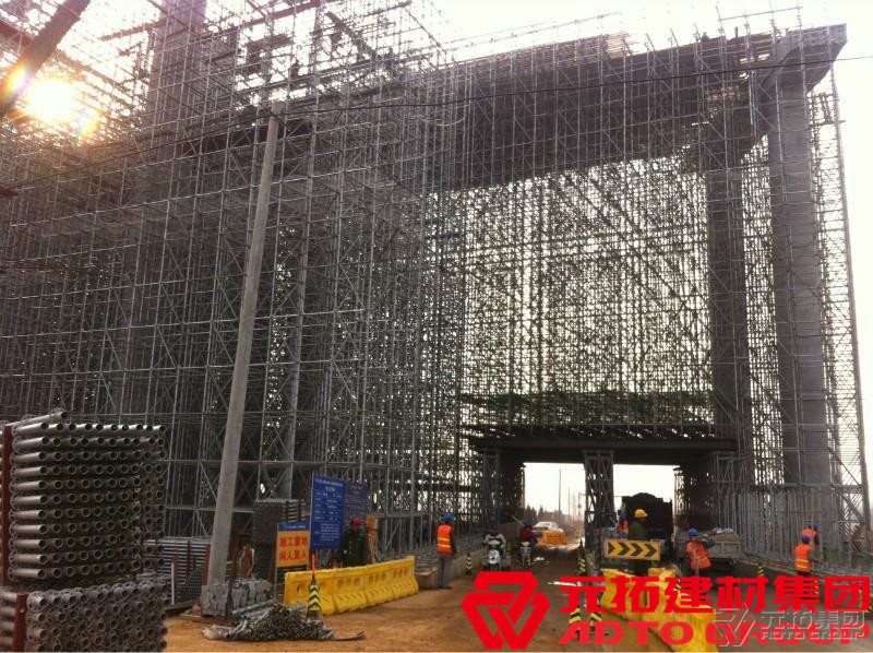 盤扣式腳手架相比傳統(tǒng)式腳手架有哪些優(yōu)勢(shì)？